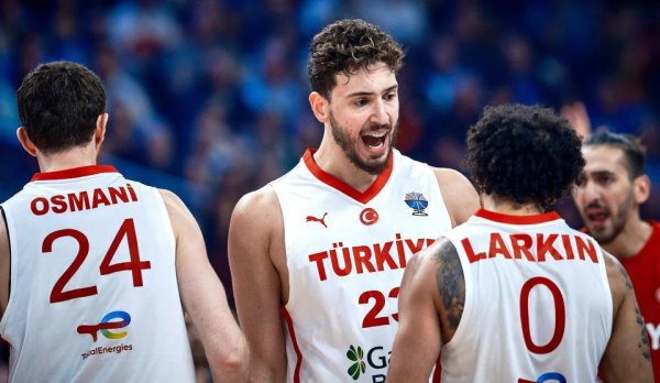 股升网 申京遗憾失冠仍连创历史！佩戴银牌一脸落寞 9战场均22+10+7